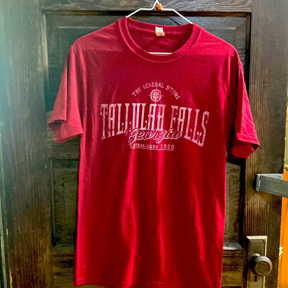 The General Store, Tallulah Falls, Georgia, burgundy short sleeve tee shirt